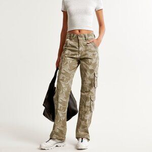 Abercrombie & Fitch Relaxed Cargo Pant (NWT)